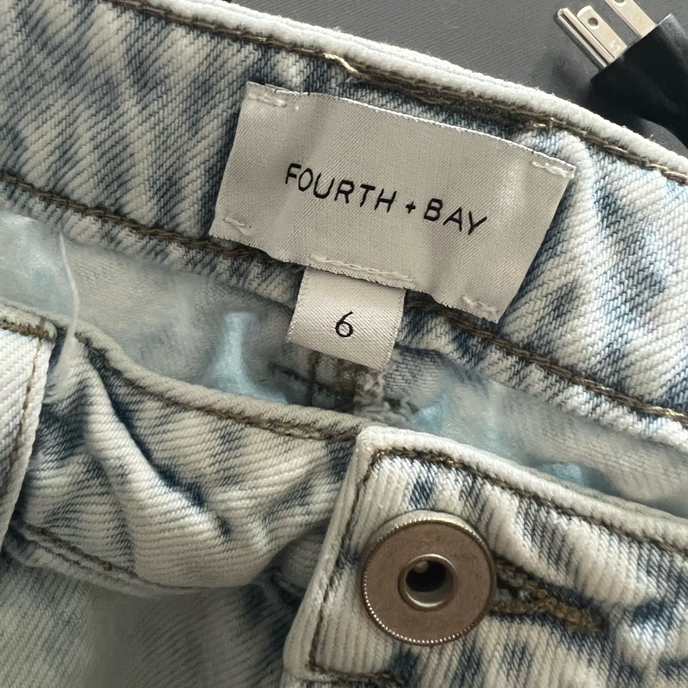 Fourth & Bay Light Wash Cropped Barrel Jeans Size 6 High Rise Straight Utility - Picture 4 of 5